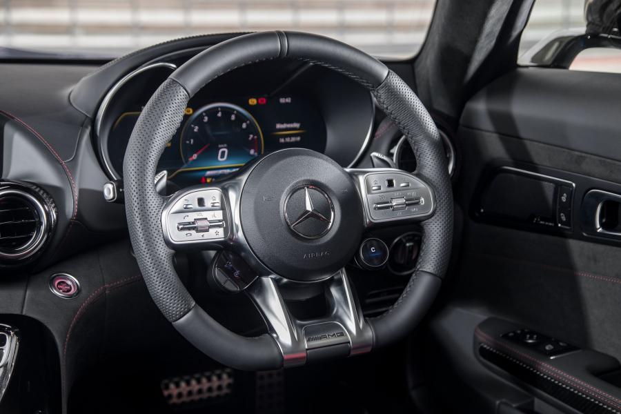 Панель приборов Mercedes-AMG GT C (C190) 2019 года  (MY) (фото 16 из 16)